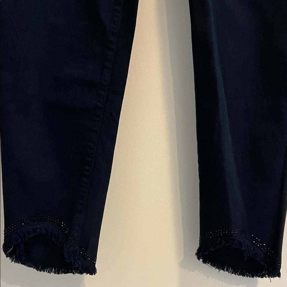 Chico's Black Jegging Ankle Jeans with Studded & Frayed Tulip Hem Sz 1.5 10 New - Picture 4 of 10